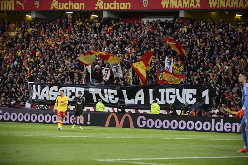 Protest banner displayed by Lens supporters