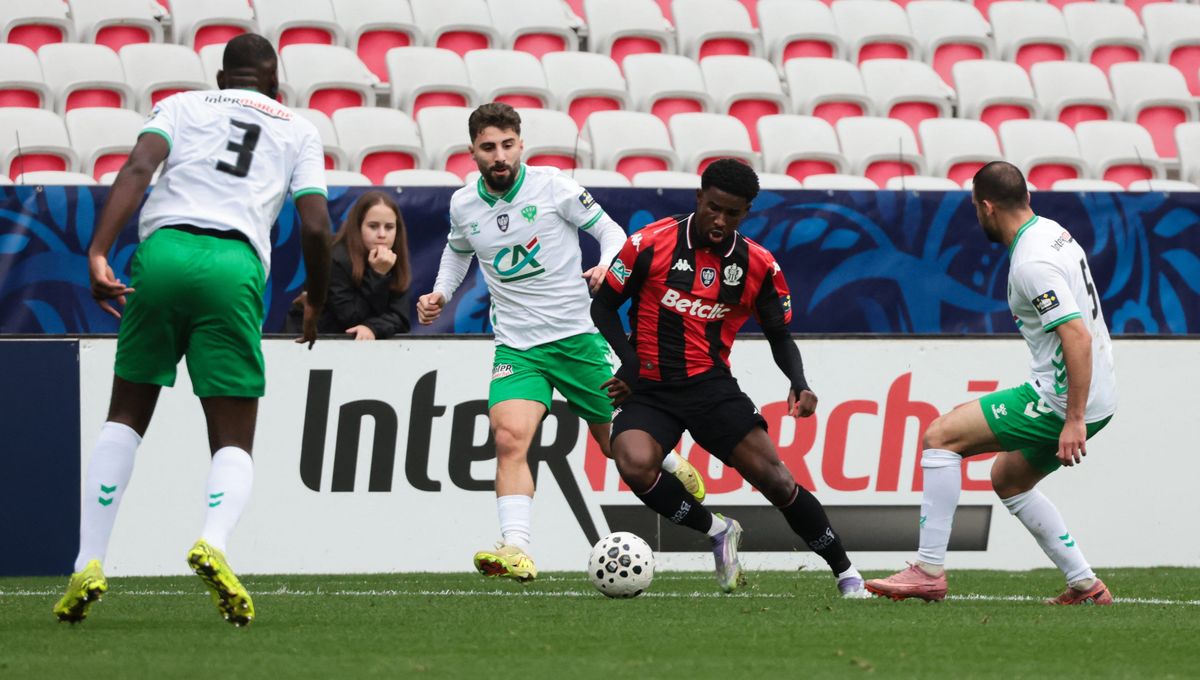 Match action between Mohamed-Ali Cho and AS Saint-Étienne