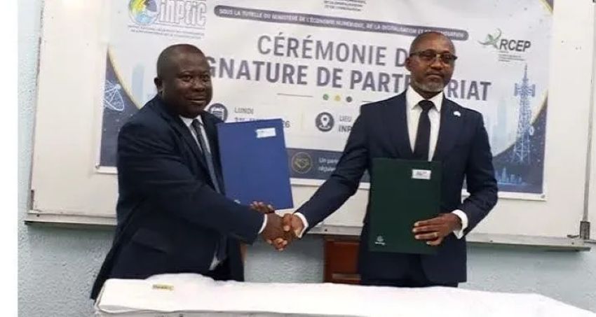Government officials signing a digital skills agreement