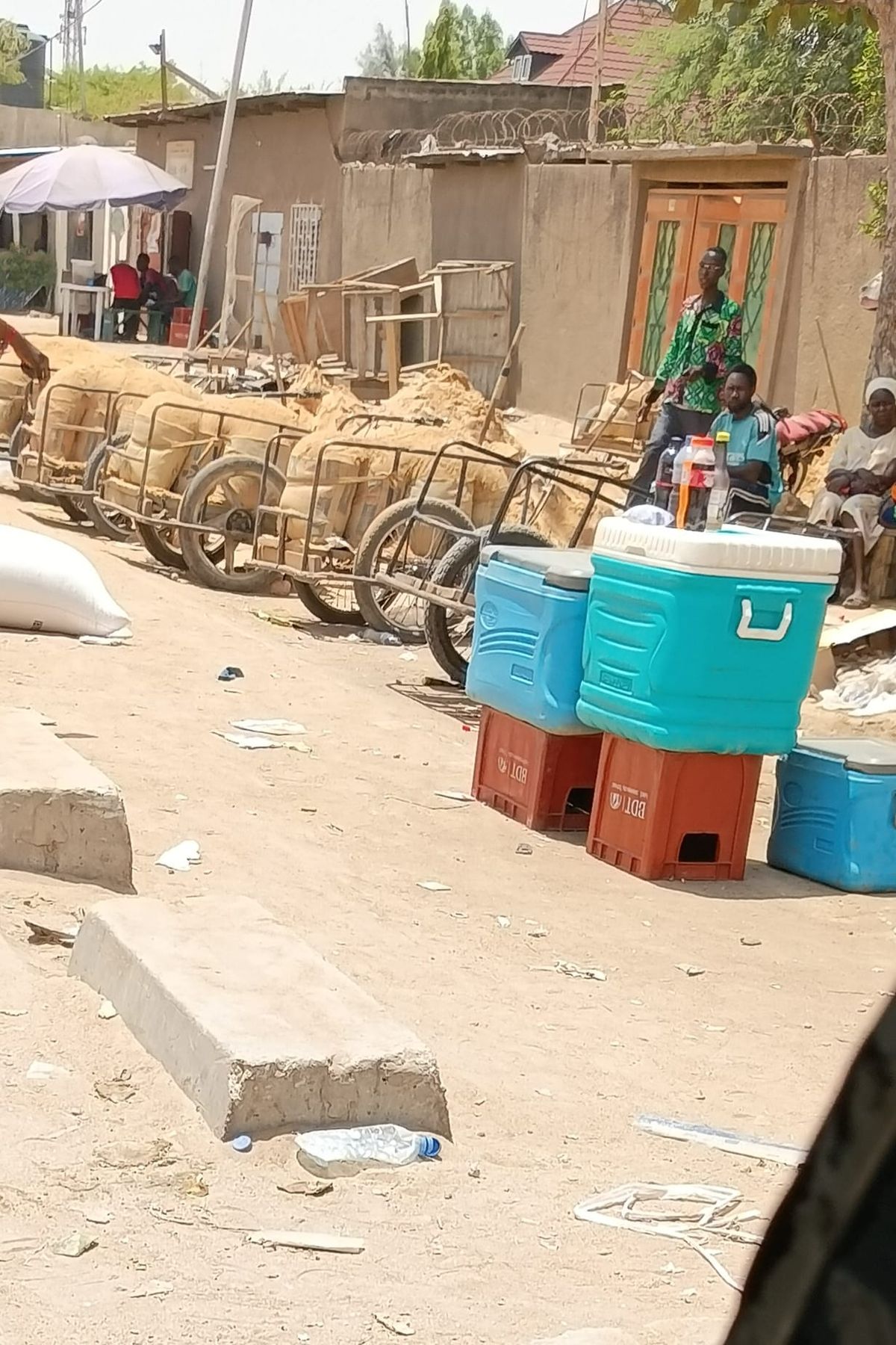 N'Djamena youth grapple with hardship through sand trade