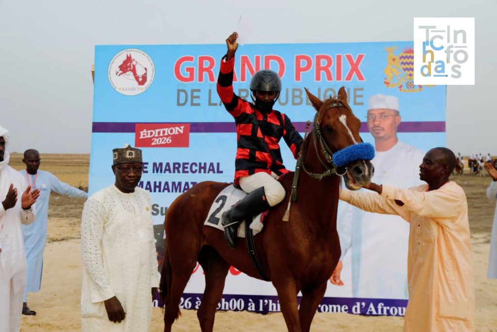 Chadian officials and riders celebrating the Grand Prix de la République