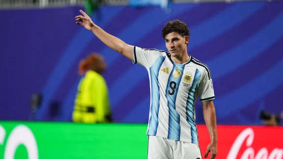Julian Alvarez in action for Argentina