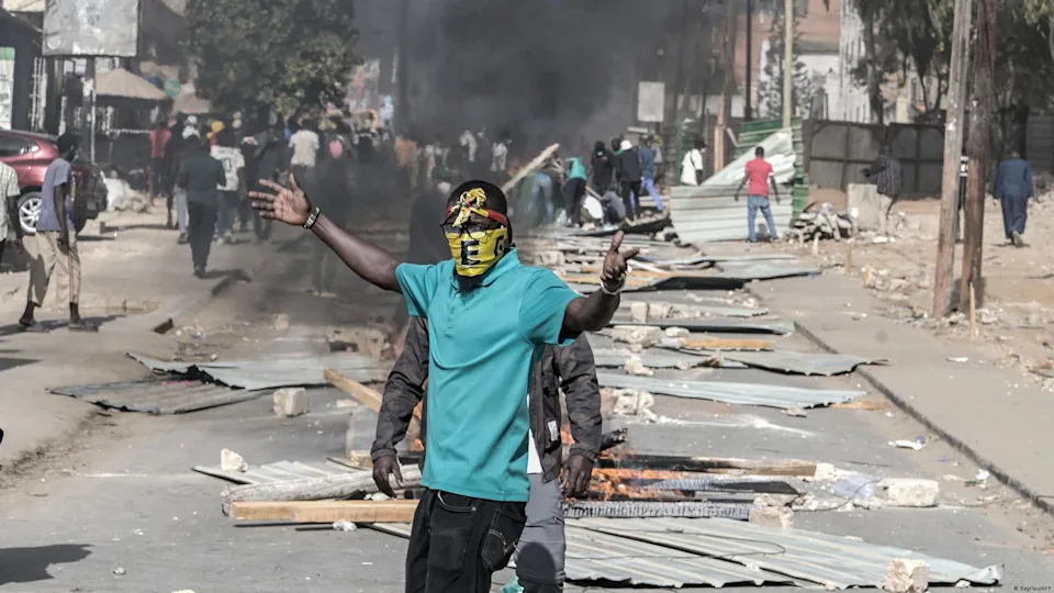 Political analyst Assane Samb warns the meeting between Bassirou Diomaye Faye and Macky Sall could undermine national reconciliation