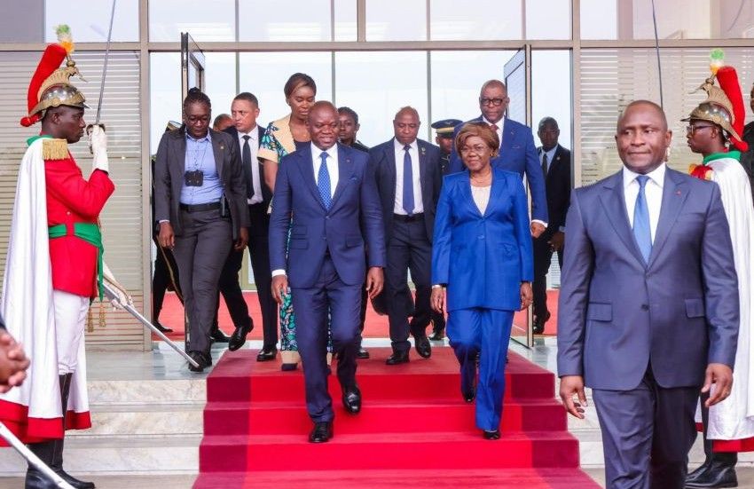 Gabon's President arriving in Abidjan