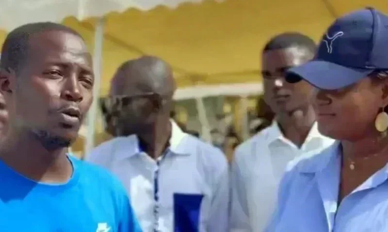 Pastef : Le petit frère du Premier ministre Al Aminou Lô achète sa carte de membre (vidéo) 1 Pastef : Le petit frère du Premier ministre Al Aminou Lô achète sa carte de membre (vidéo)